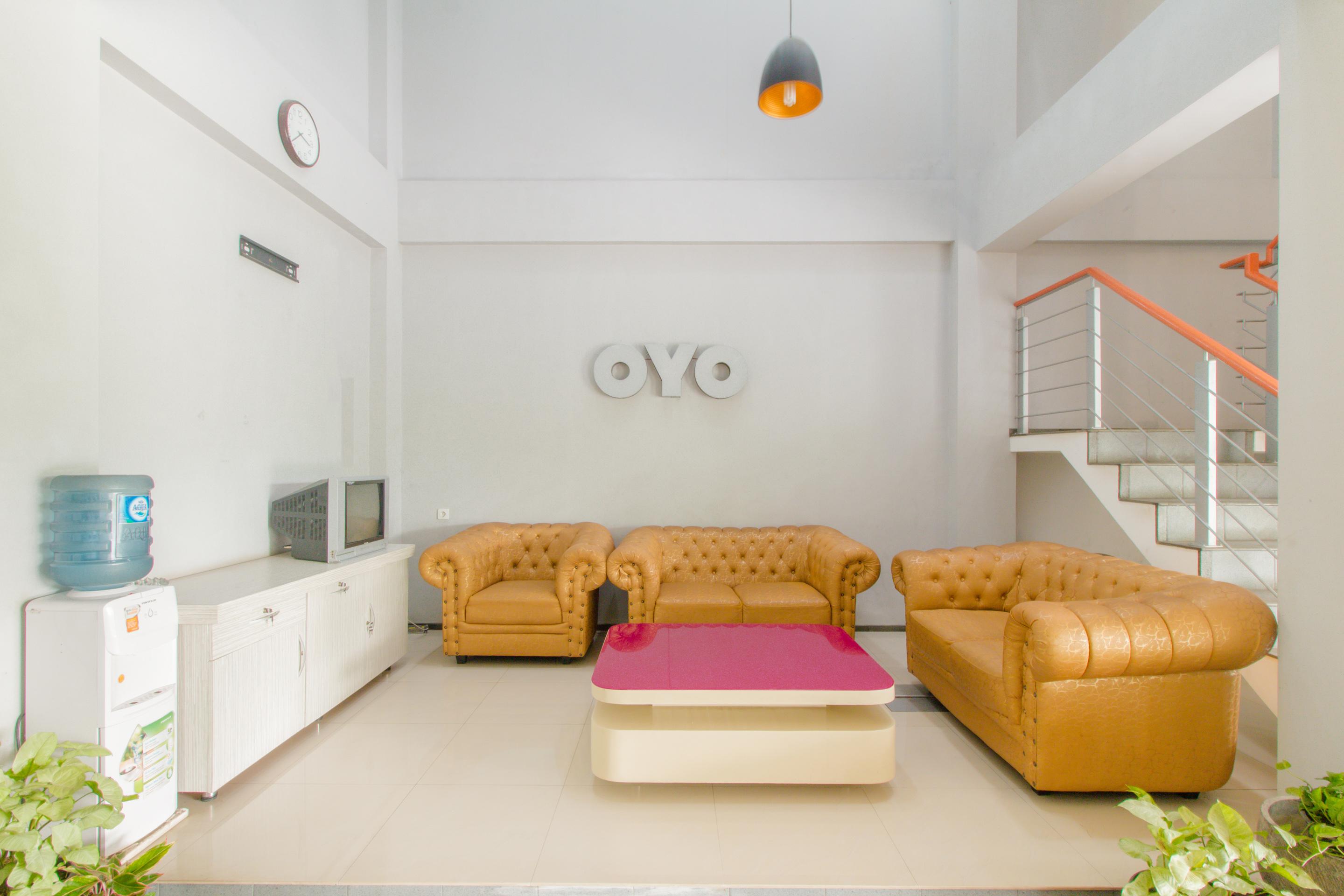 Отель Oyo 871 Aira Costel Чианджур Экстерьер фото